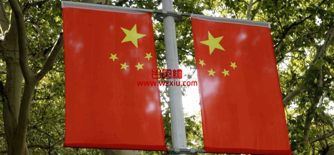 官方规定：中国公民可在家门前悬挂国旗