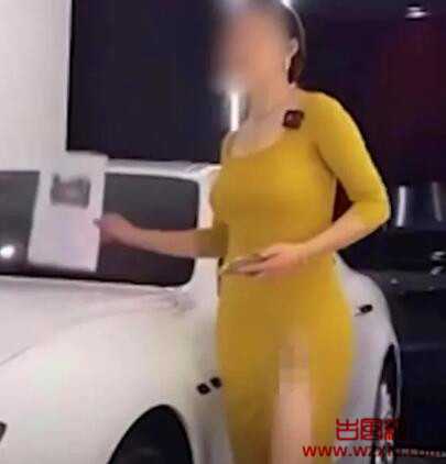 女主播直播卖玛莎拉蒂穿高叉裙疑走光？网友评论：太掉价了！