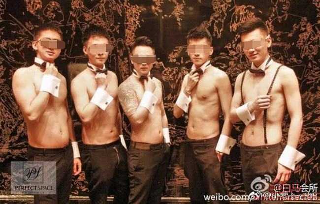 偷偷混入包养群发现富婆们竟然在线烤鸭!
