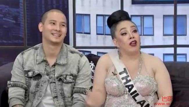 偷偷混入包养群发现富婆们竟然在线烤鸭!