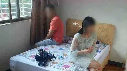 特殊卖淫案，女顾客最小25岁坐台者全是男性？