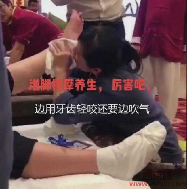 哕了！女技师用嘴给男顾客做足疗现场画面不堪入目