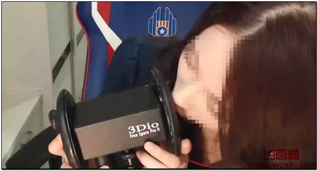 被软色情绑架的网红女主播!把麦克风塞进内衣、露点舔耳、假高潮?