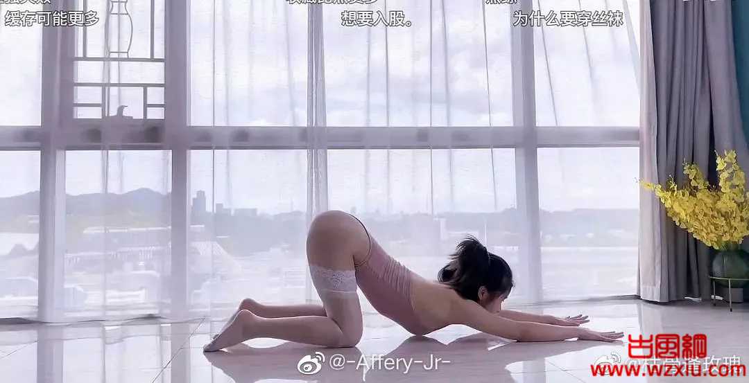被软色情绑架的网红女主播!把麦克风塞进内衣、露点舔耳、假高潮?