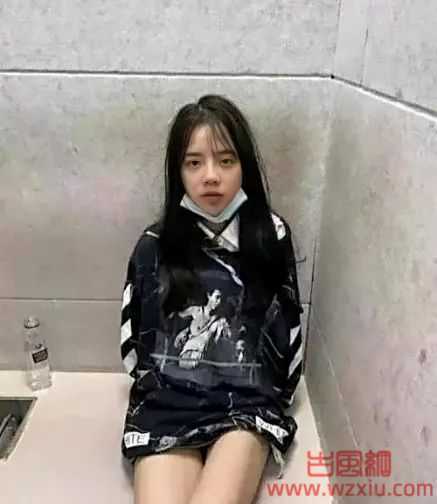 “三部封神”的潘甜甜复出开直播？网传成都美女长相酷似潘甜甜！