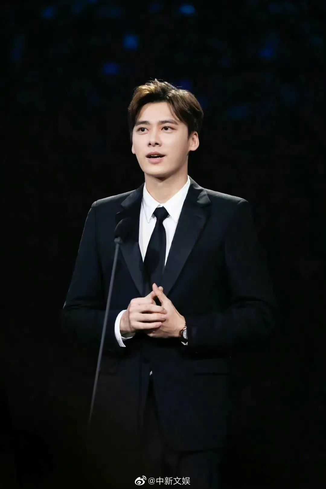 李易峰嫖娼被实锤后又被曝线上选妃?打工人连夜撕海报!!!