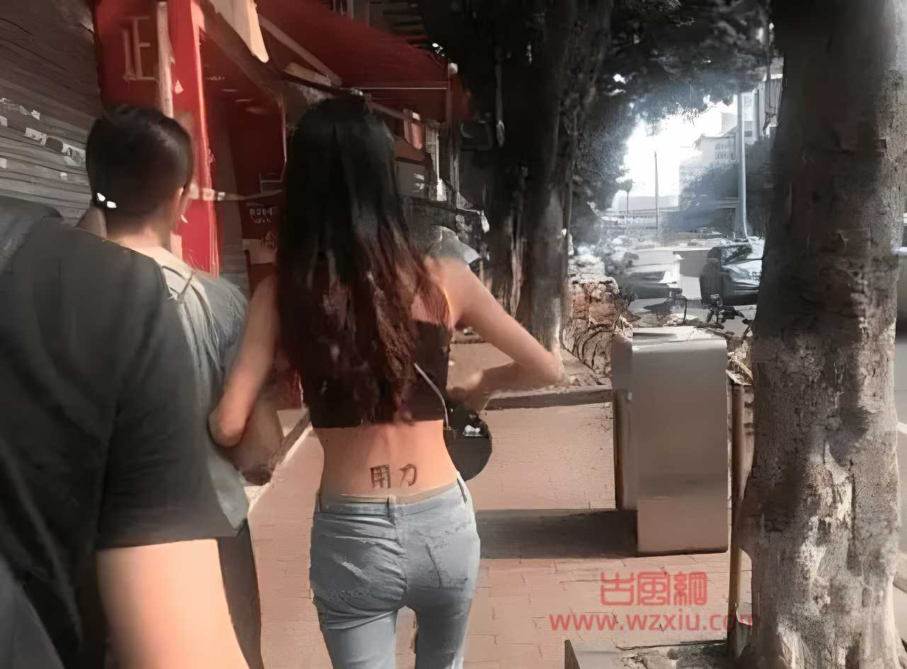 杭州夜店花20w才舔到手的海归女学霸？屁股上却纹着“用力”俩字…